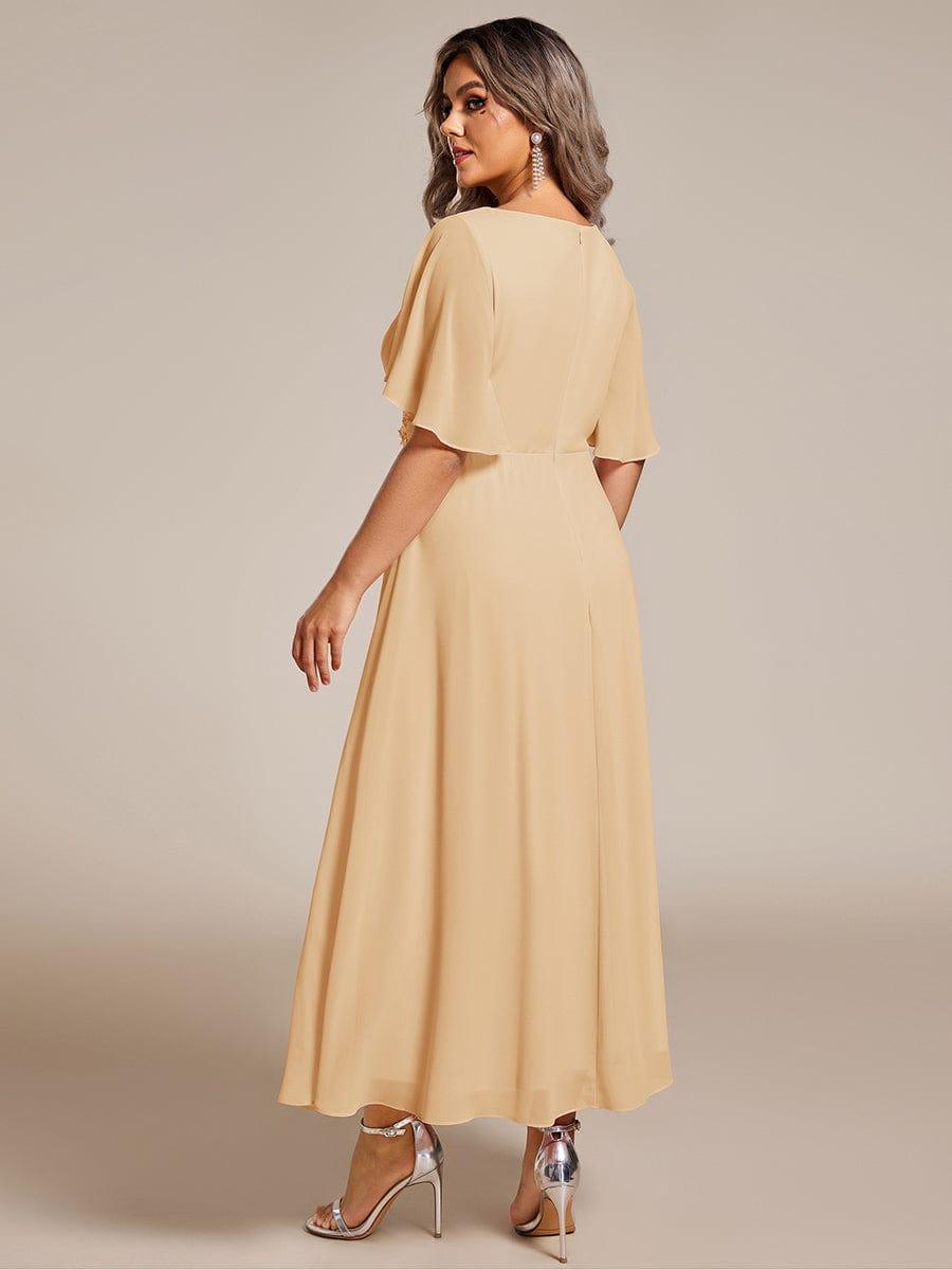Plus Size Elegant Short Sleeves V-Neck Floral Applique Wedding Guest Dress #color_Champagne
